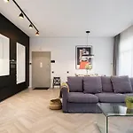 Cohost I Oldtown 60M2 Apt W-Garage Parking, Balcony & Self Check-In